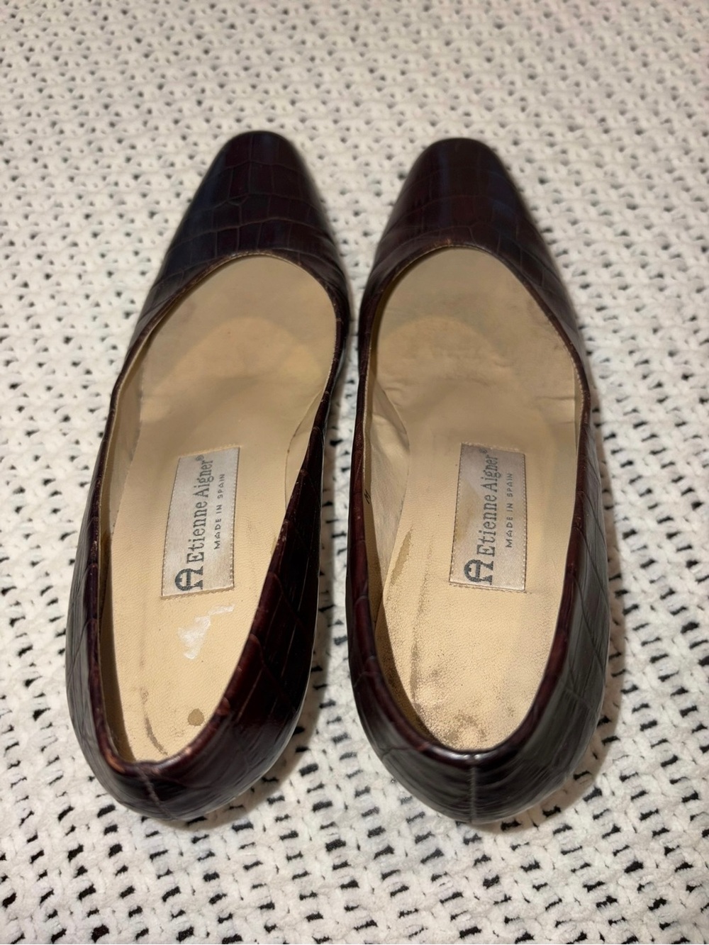Etienne Aigner Women’s Burgundy Faux Alligator Leather Pumps w/3” Heel; Size 8 - Picture 6 of 8